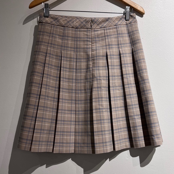 Aritzia Sunday Best midi pleated skirt - Picture 2 of 5